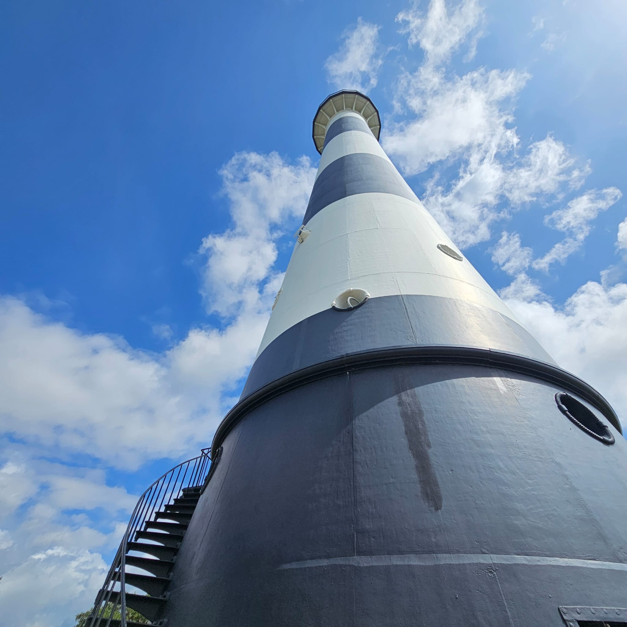 Historic towers at Cape Canaveral launch pad demolished | FOX 7 Austin, image size:2048x2048